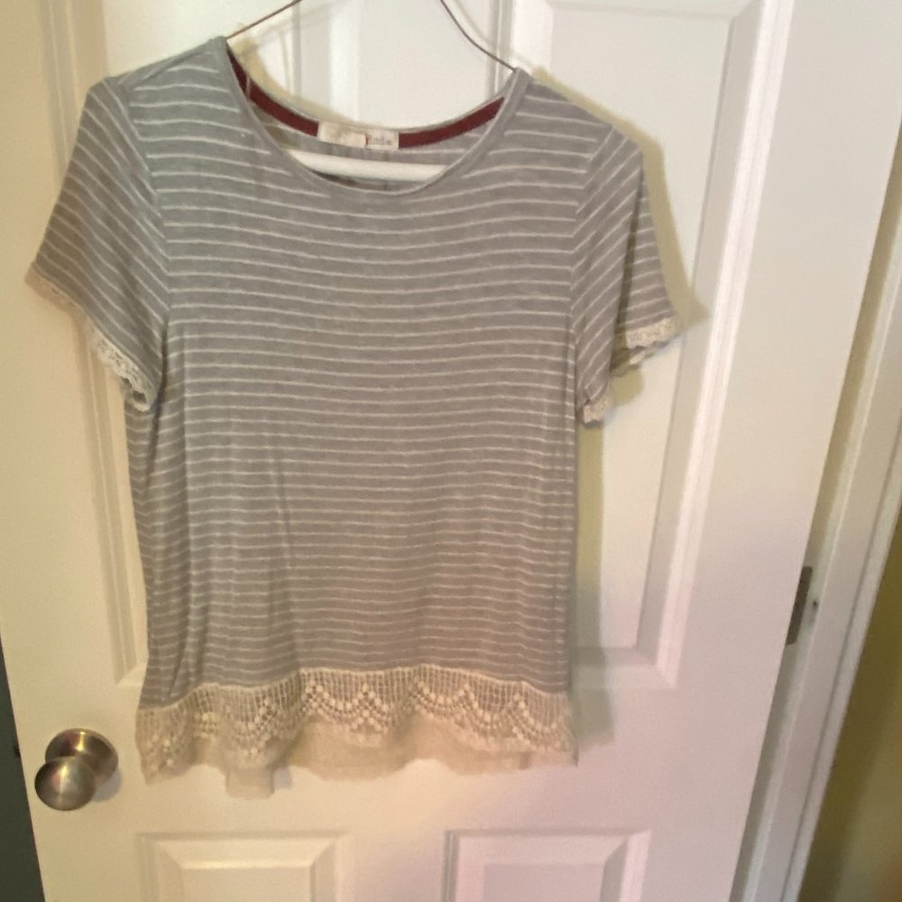 Juniors Rewind Gray and White short sleeve shirt-small